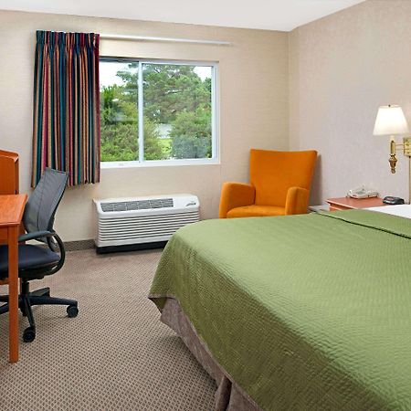 Travelodge By Wyndham Lincoln Airport I-80 Exterior foto