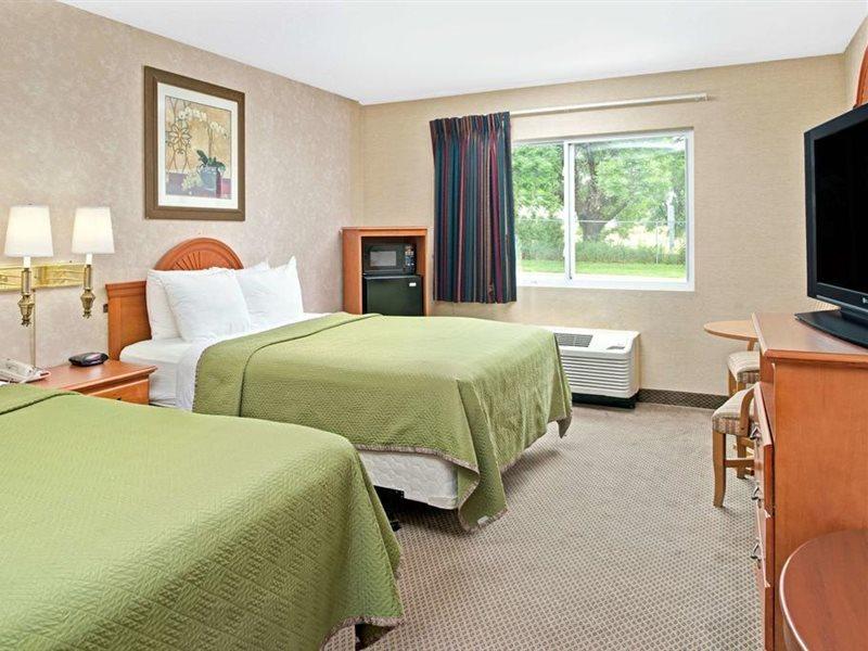 Travelodge By Wyndham Lincoln Airport I-80 Exterior foto